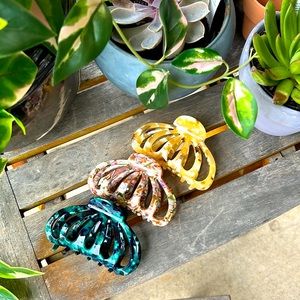 Anthropologie 🌳 Aimee claw hair clip set 🌍